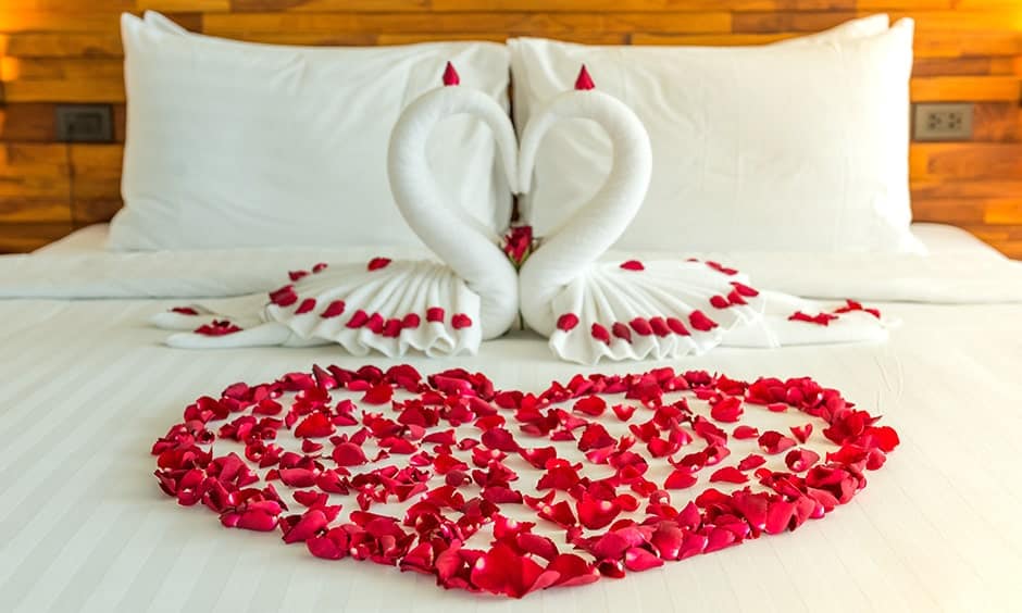 Best Bedroom Accessories for Romantic Experiences